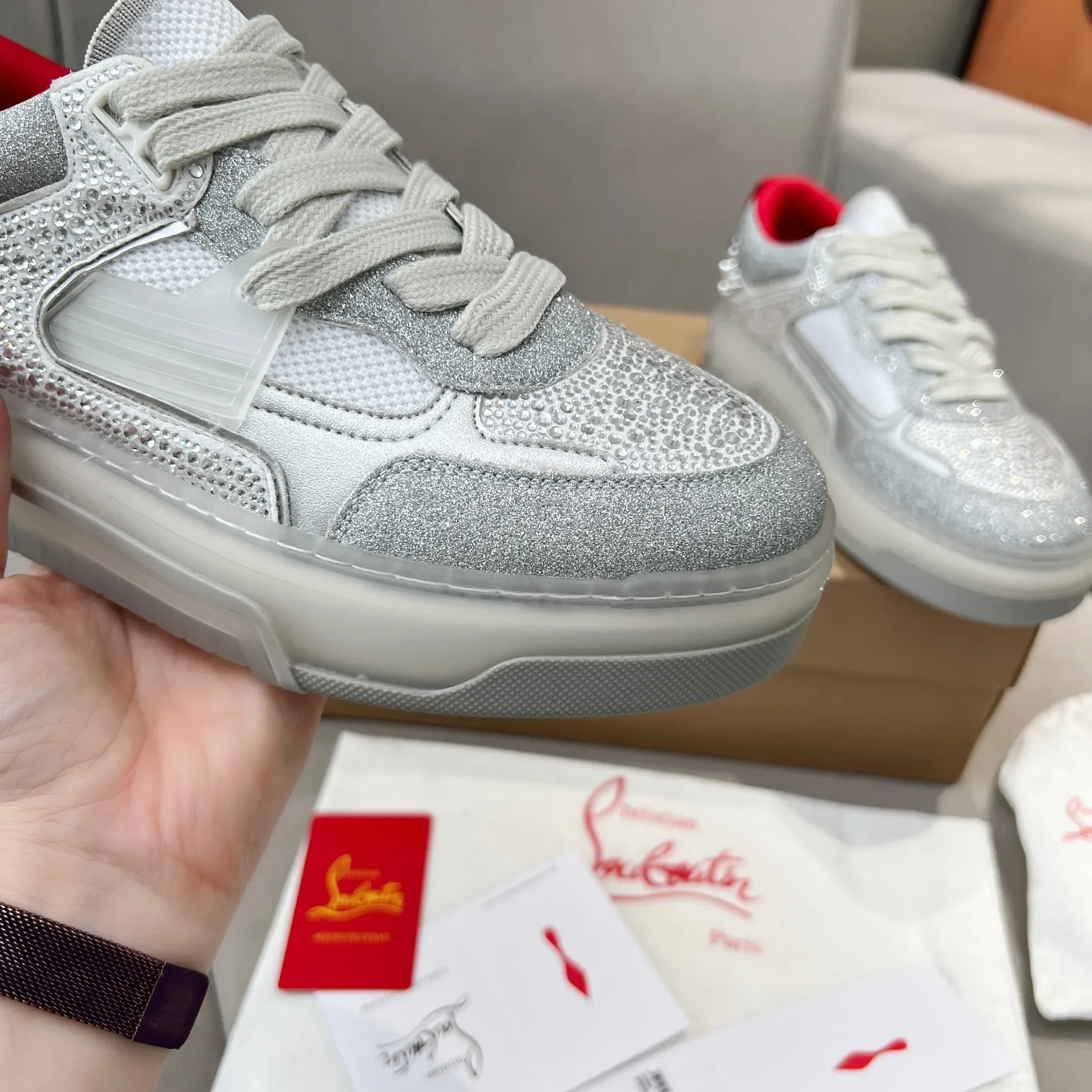 Men's shoes 💰760 🌹🌹🌹̋ Wang Junkai Yang Mi Xu Kai Zhang Jingyi Ding Chengxin Chen Muchi Wang Ziyi Same style Christian Louboutin 2024 [New product] Drill surface ASTROLOUBI lesbian thick-soled sports shoes red-soled shoes perfectly integrate fashion and sports, The fabrics are made of luxurious calfskin, soft suede, smooth satin and laminated leather, and the back is decorated with classic rivets. The interior is blended with a knitted tongue for added durability, breathability and quick-drying comfort. The outsole is made of a combination of EVA foam and imported rubber, and the colorful CL iconic letters on the side of the outsole show the brand's unique style. It is a ceiling-level comfortable skate shoe! ! ! Multiple colors available, currently women’s sizes 35-39 (40 custom made)